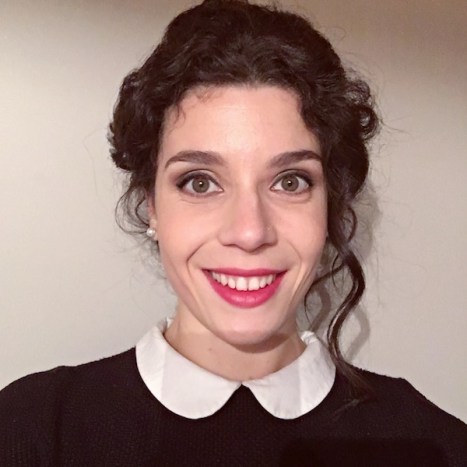 idée_coiffure_cheveux_bouclés_camille_albane_maquillage