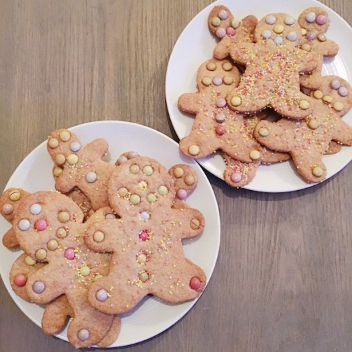 sablés_biscuits_noël_smarties_décoration_recette_gingerbread_cookies_noel
